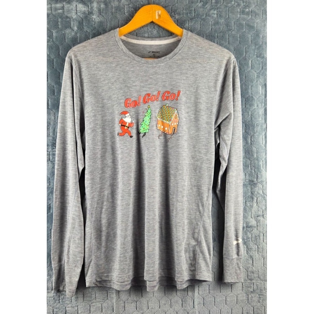 Brooks Run Merry Distance Christmas Tee Women,s Heather Grey Long Sleeve Size L